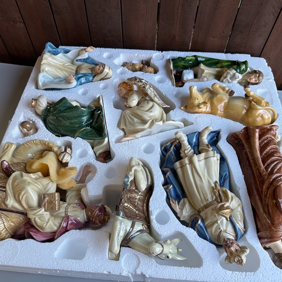 Home interiors and Gifts Retired Nativity set 10 pieces - Picture 5 of 16